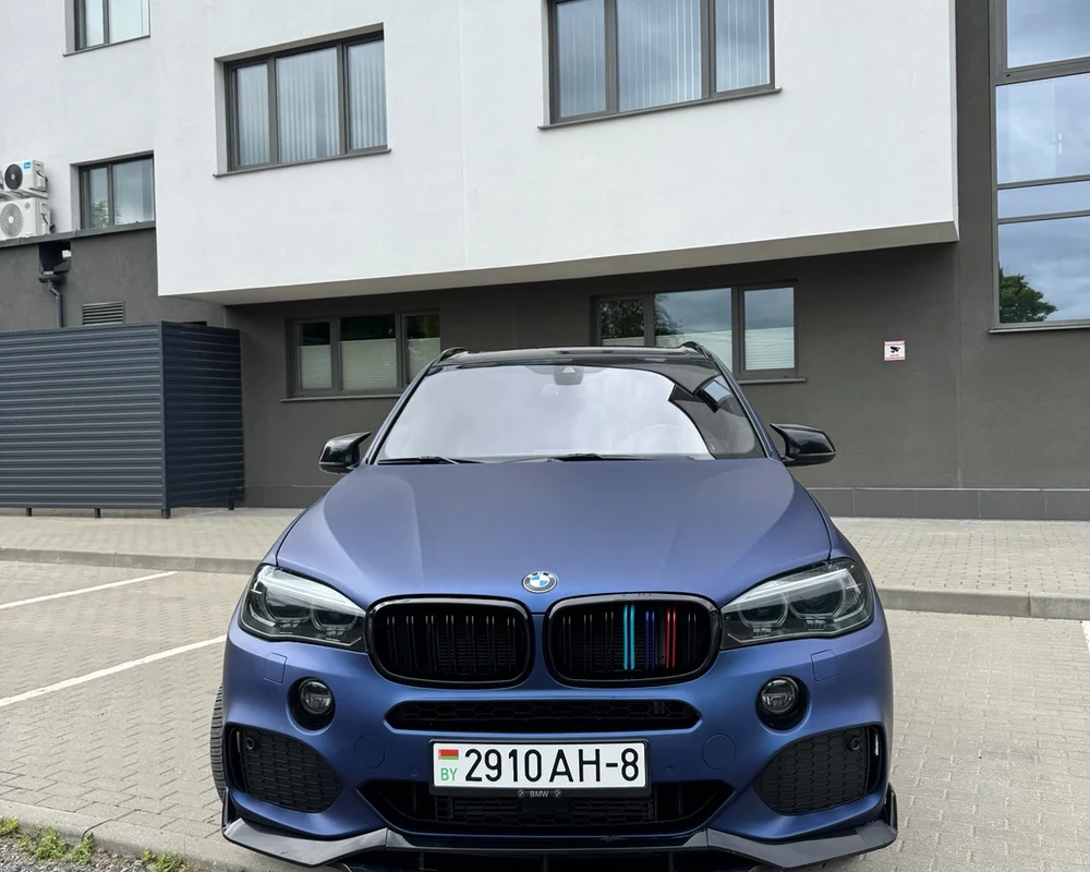 BMW X5 спереди